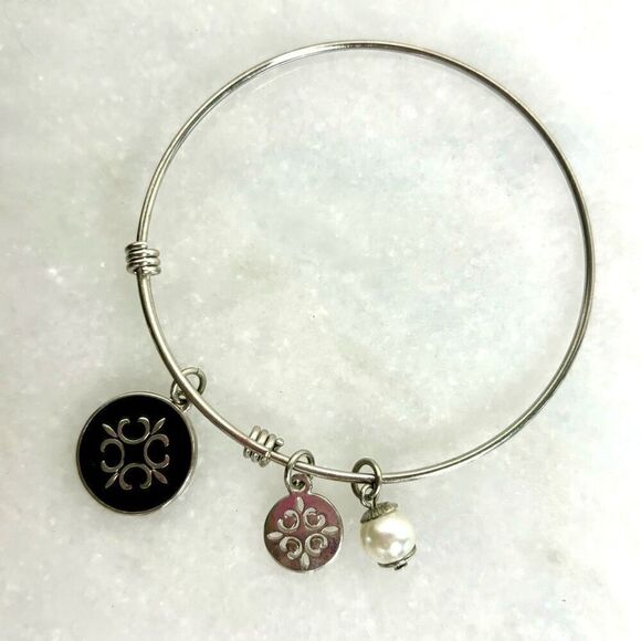 St Magnus Cross On Round Charms & Faux Pearl Silver-tone Bangle Bracelet OS - Picture 1 of 3